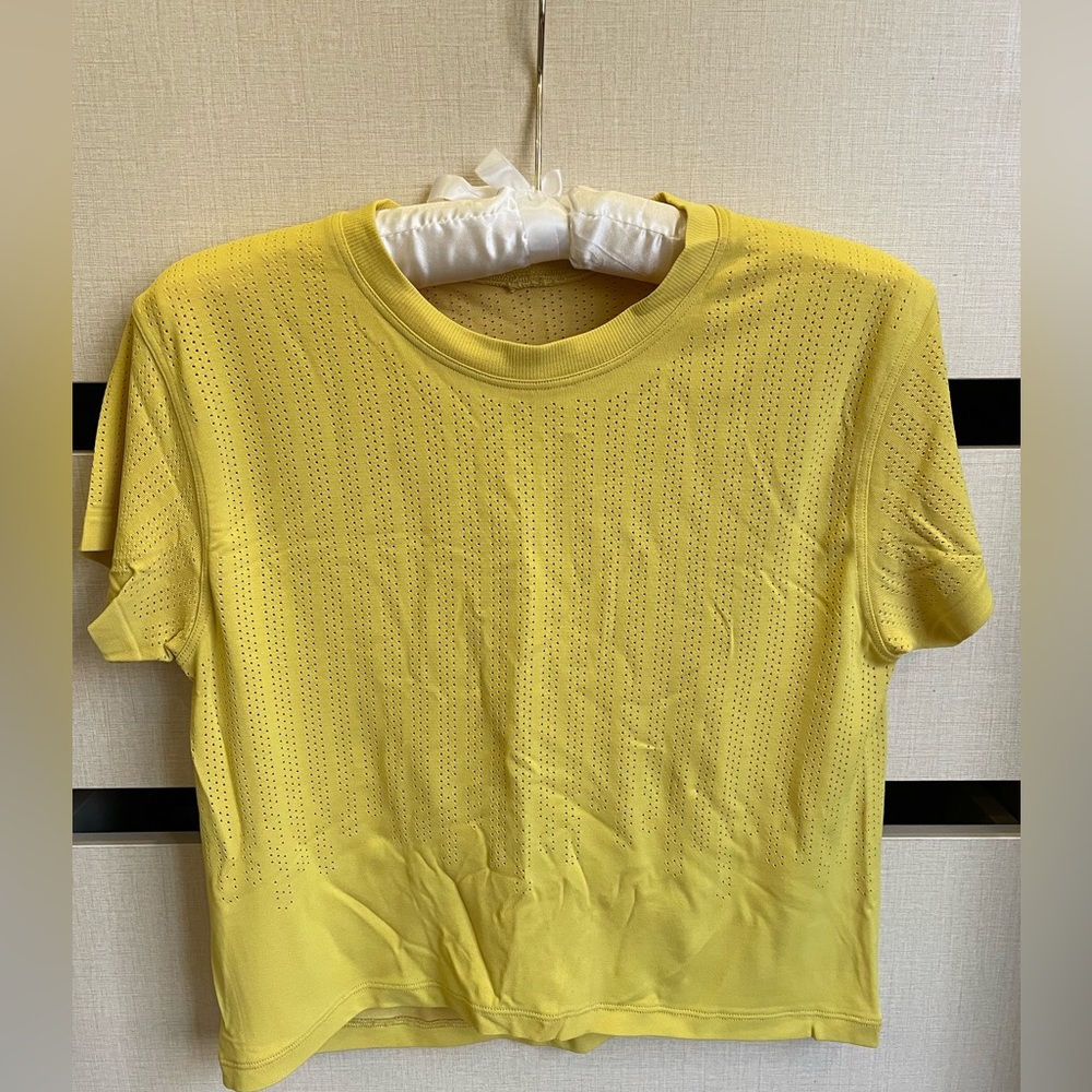 Lululemon SS crop workout tee
